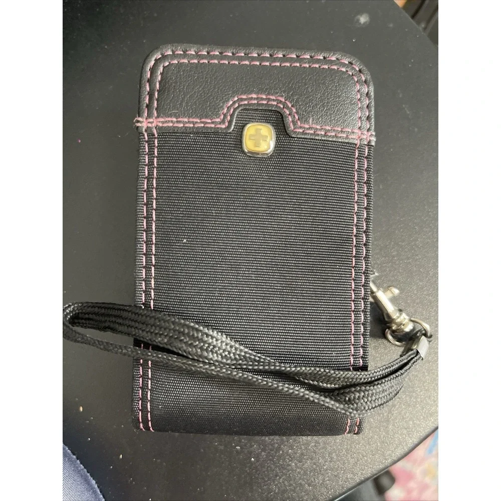 Wenger The Rhea Wristlet Case Pink Stitch Swiss Army Nylon Vinyl‎ Camera Case